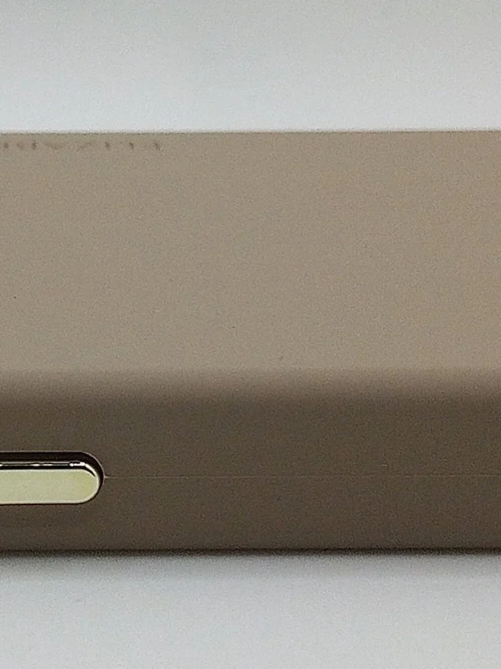Elizabeth James Silicone Case MagSafe – iPhone 15/14/13 – Taupe – NEW